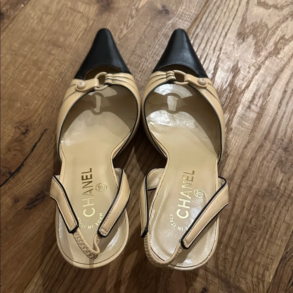 CHANEL Vintage Two-Tone Black and Cream Heels 39 - Picture 5 of 12